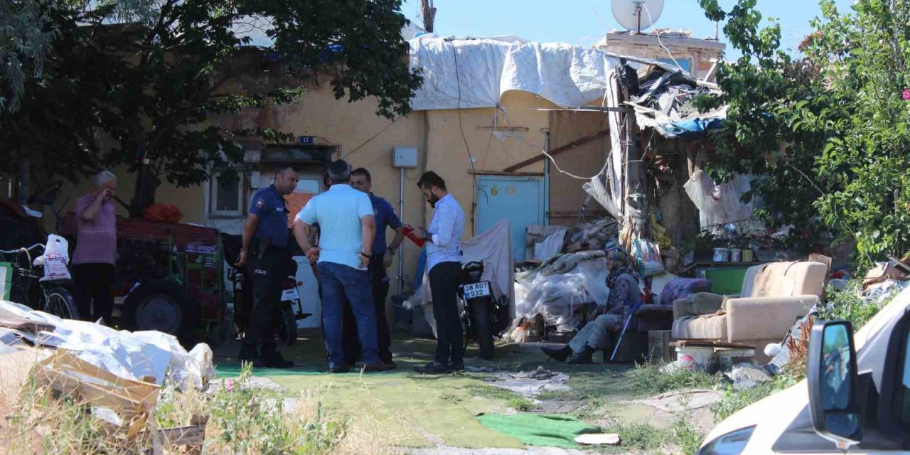 19 yaşındaki genç, kendini asarak hayatına son verdi