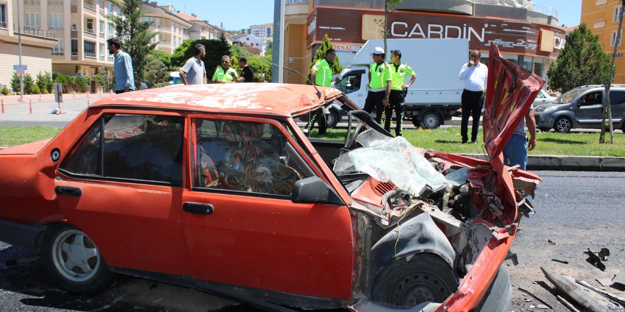 Otomobilin, asfalt yüklü kamyona çarptığı kazada Göktuğ bebek de kurtarılamadı