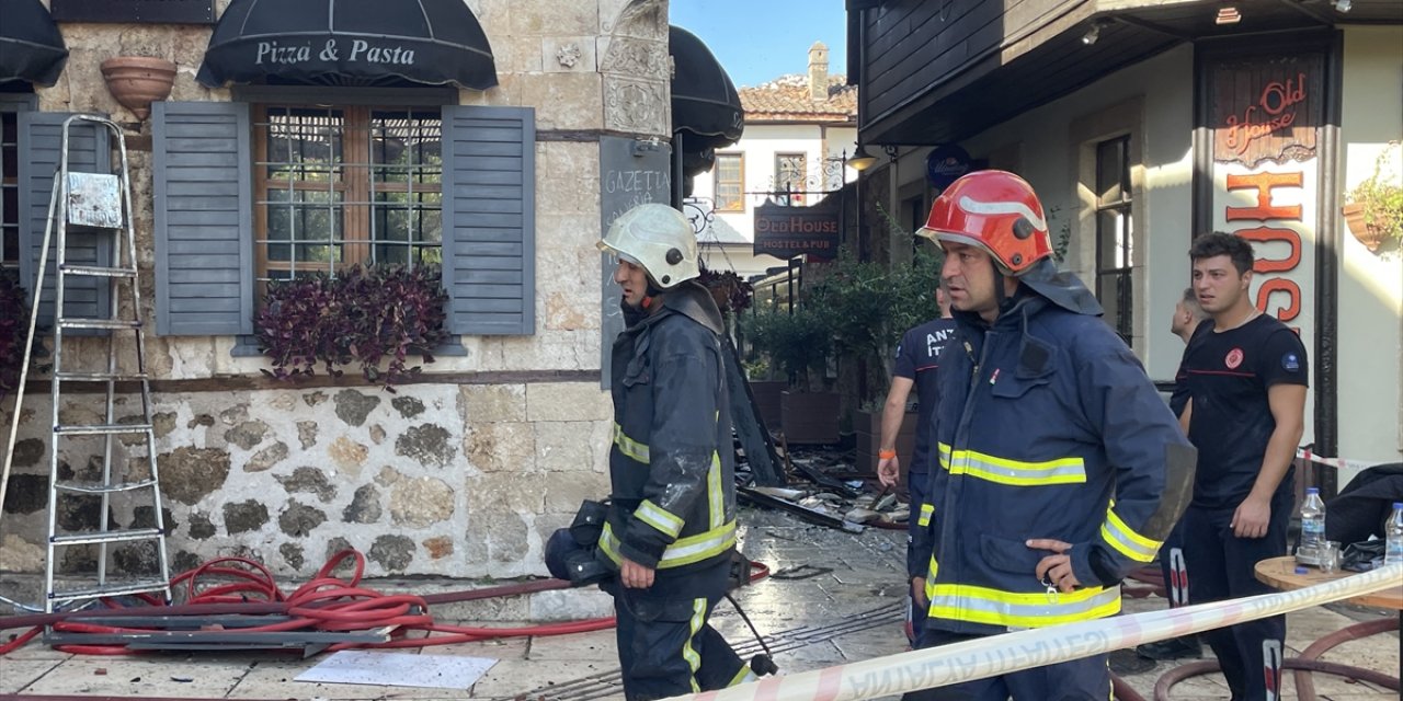 Antalya'da butik otelde çıkan yangın... 1 turist öldü, 11 kişi yaralandı