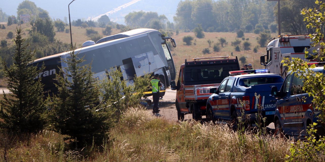 Bolu'da yolcu otobüsü yol kenarındaki araziye girdi: 14 yaralı
