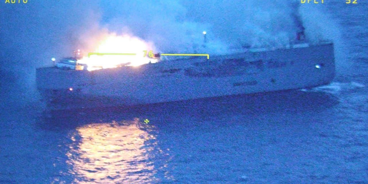 Hollanda’da kargo gemisinde yangın: 1 ölü