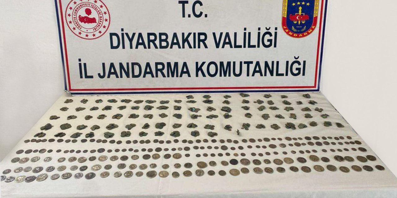 Tarihi sikkeleri 200 bin dolara satmaya çalışırken yakalandılar