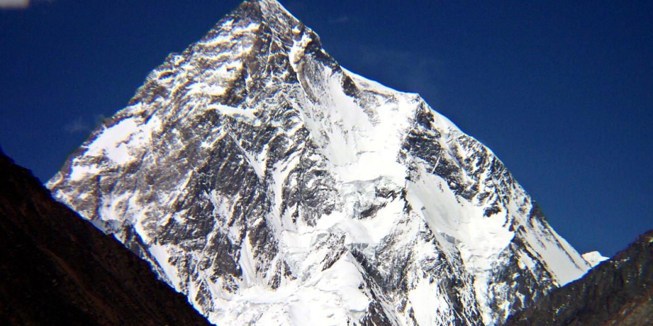 K2 Dağı'na tırmanırken çığ altında kalan dağcı öldü