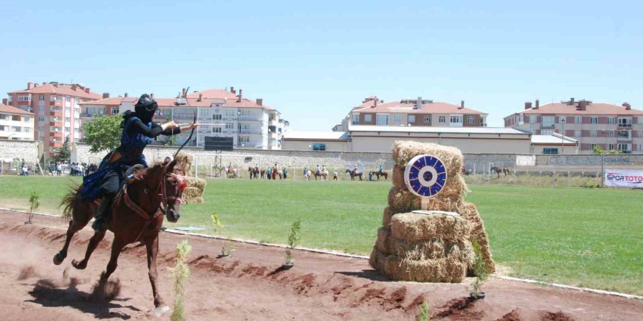 Atlı Okçuluk Türkiye Şampiyonası Konya'da başladı