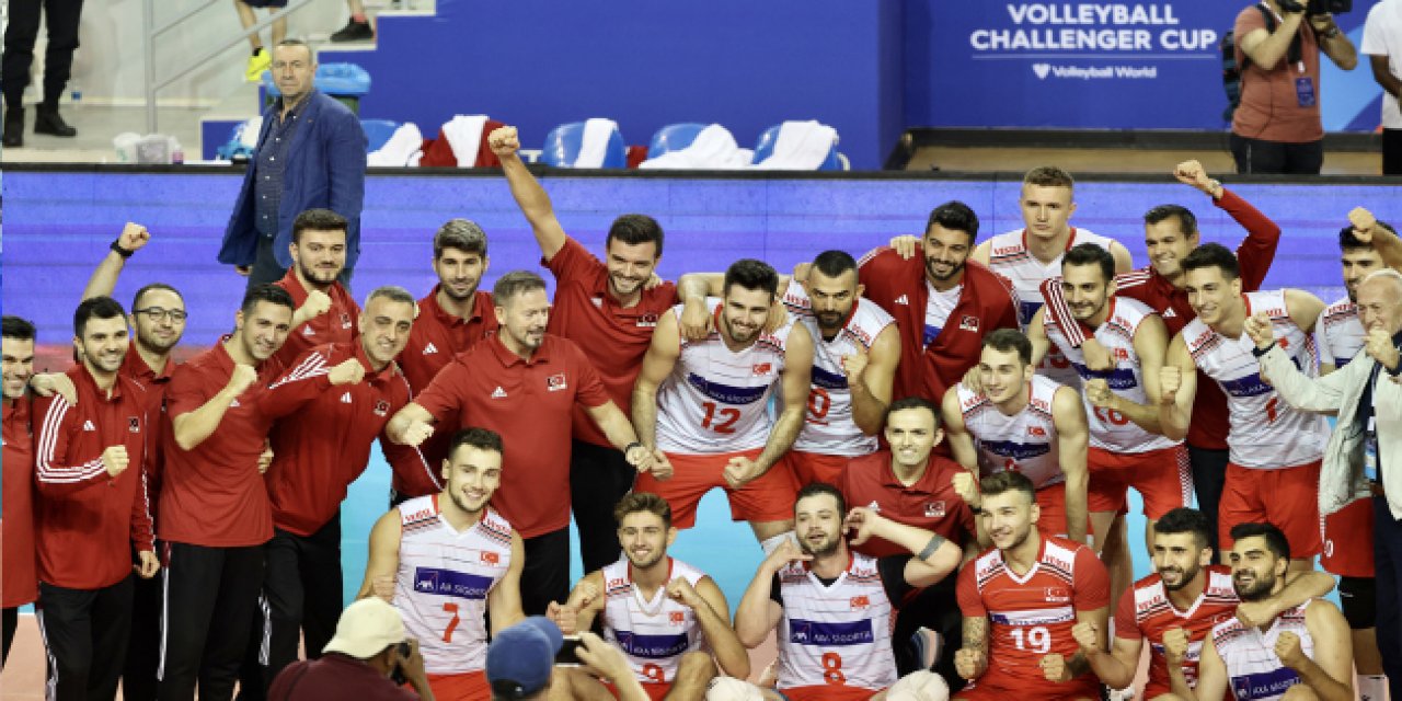 Bu gurur Türkiye'nin! Filenin Efeleri şampiyon oldu