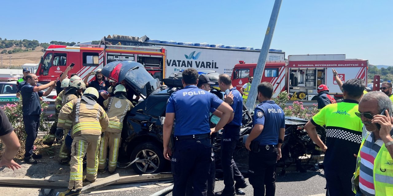 Lastiği patlayan TIR cipe çarptı: 2 ölü, 4 yaralı