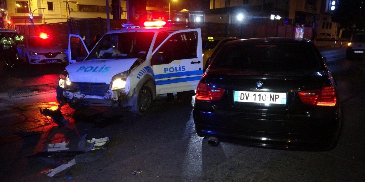 Polis aracı otomobille çarpıştı: 1’i polis 2 yaralı
