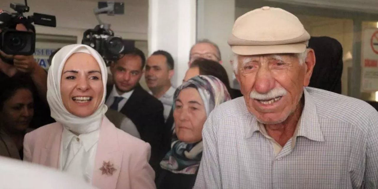 Bakan Mahinur Özdemir Göktaş köyüne gitti! Akrabası gözyaşlarını tutamadı