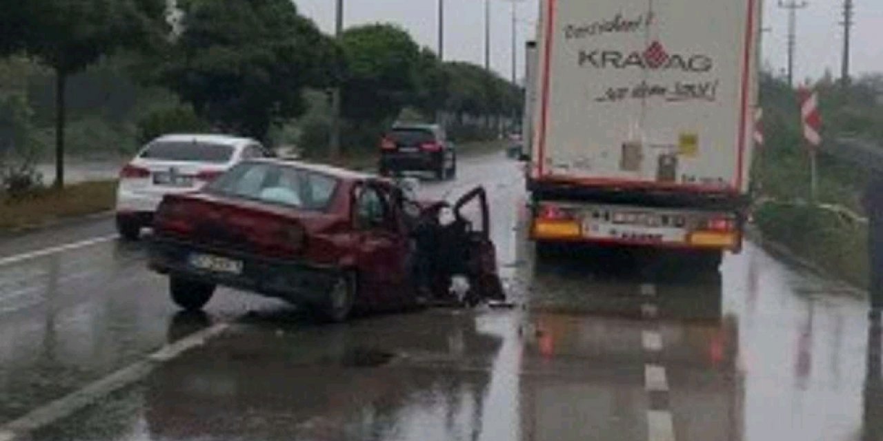 TIR ile çarpışan otomobildeki anne öldü, eşi ve çocuğu yaralandı