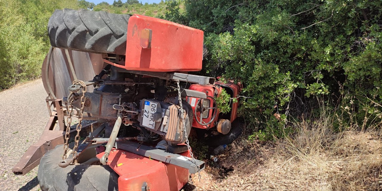 Devrilen traktörün altında kalan çiftçi öldü