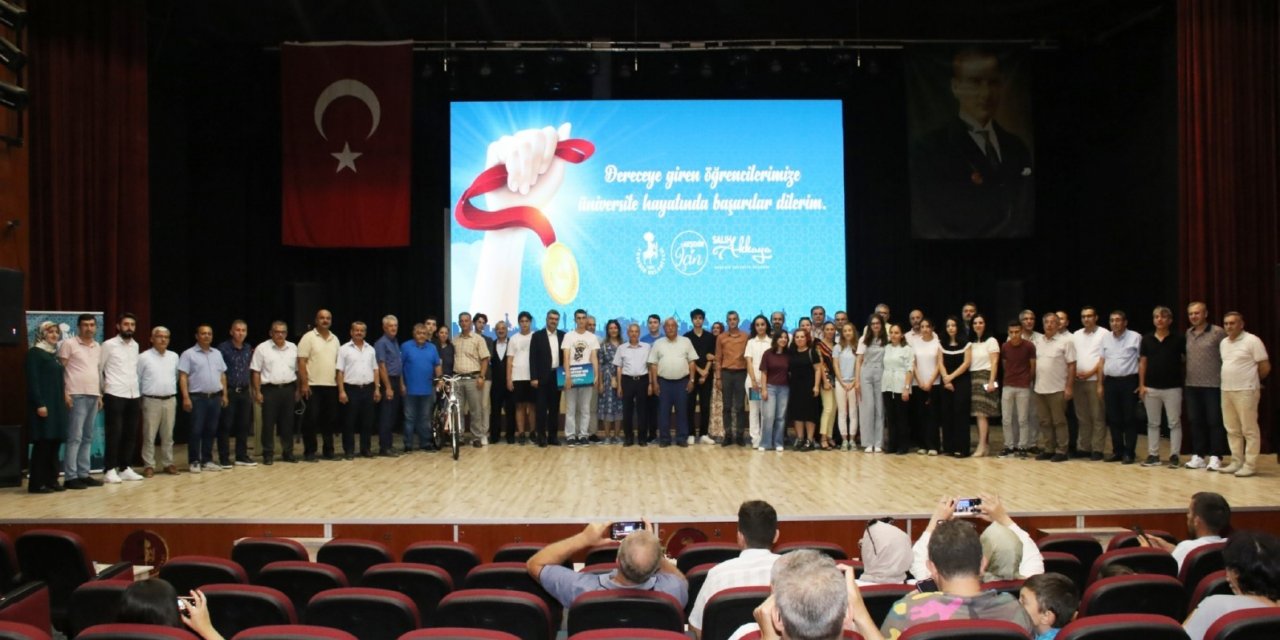 Konya Akşehir'in başarılı öğrencilerine ödül