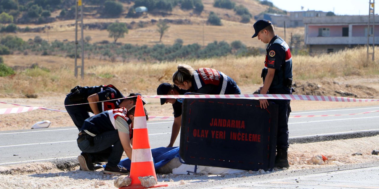 Otomobilin çarptığı motosikletin sürücüsü öldü