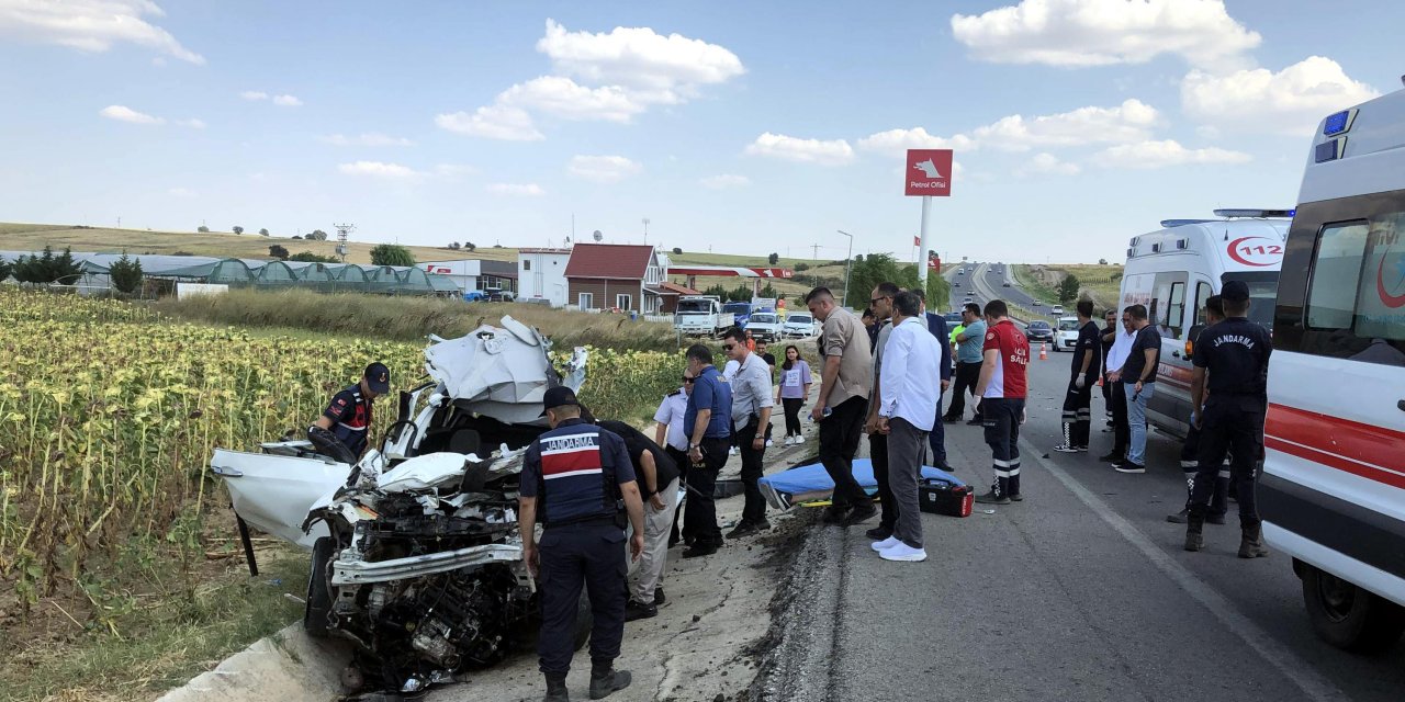 Otomobilin traktöre çarptı! 1 polis öldü, 2'si polis 5 yaralandı