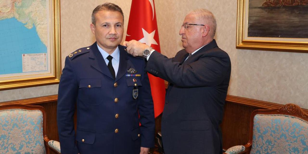 Bakan Güler uzaya gidecek ilk Türk pilota rütbesini taktı