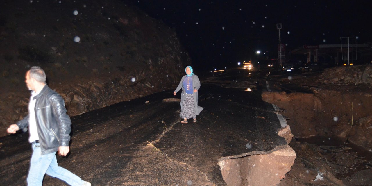 Konya'ya komşu ilde sel nedeniyle yol yarıldı