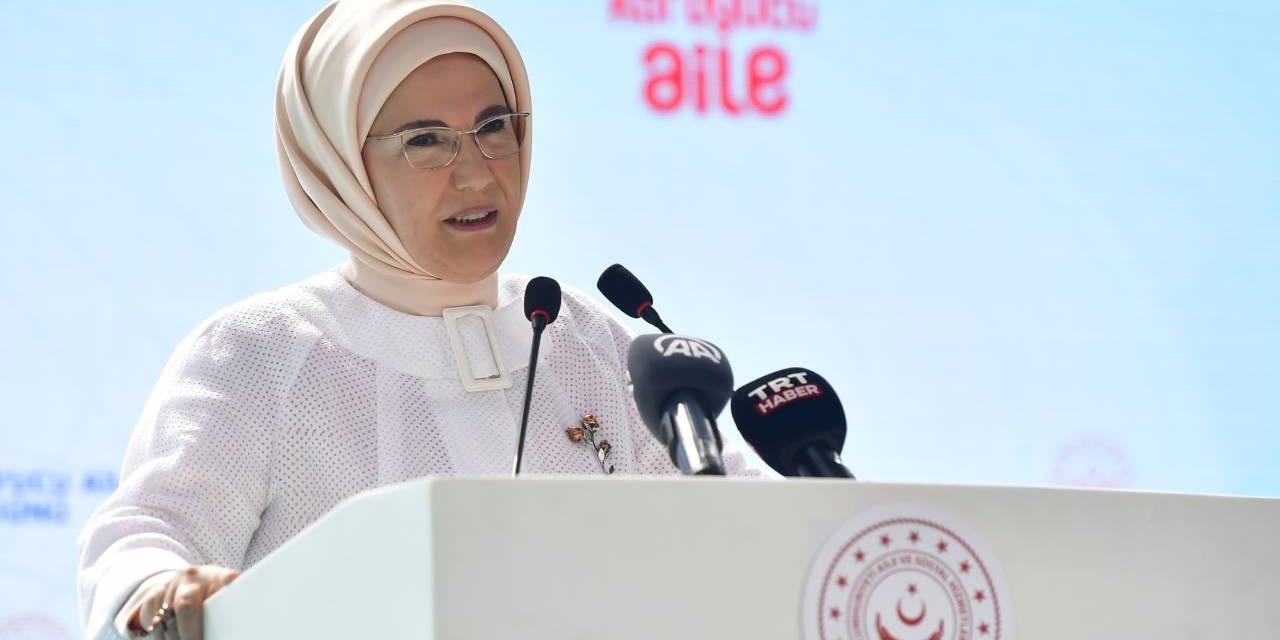 Emine Erdoğan A Milli Kadın Voleybol Takımı'nı tebrik etti