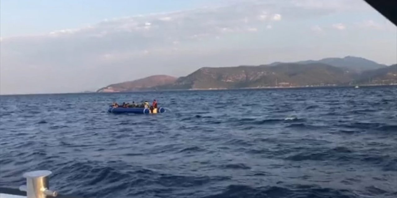 Ege açıklarında  51 düzensiz göçmen yakalandı