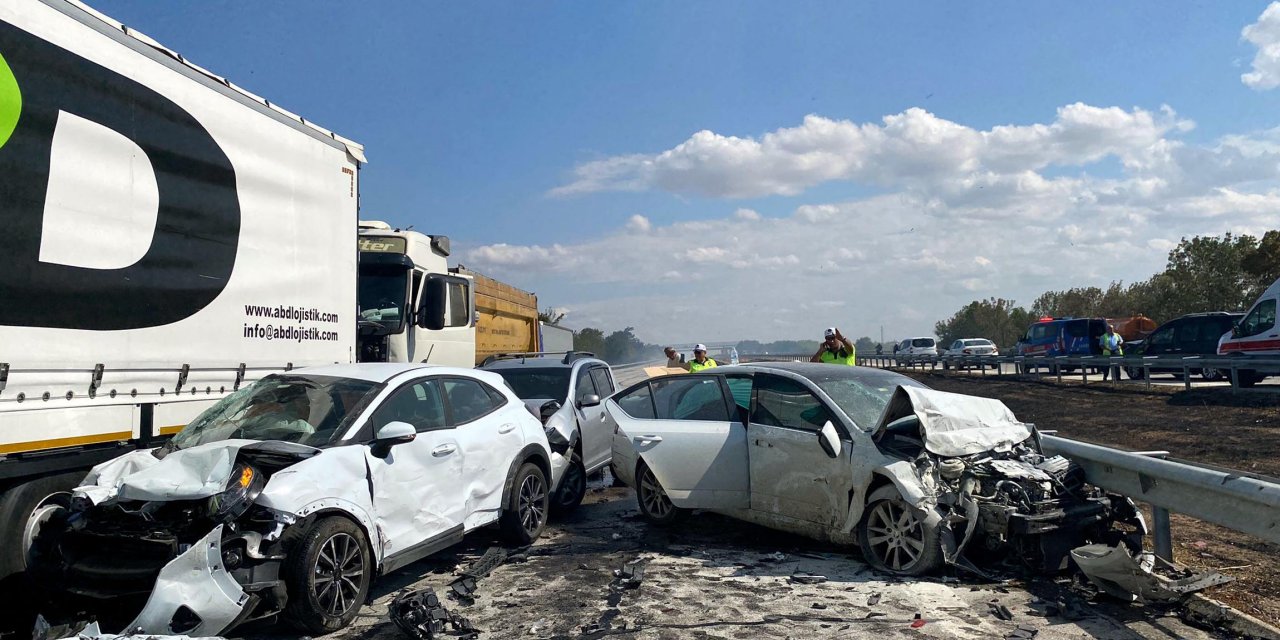 Anız ateşinin dumanı zincirleme kazaya neden oldu: 2 ölü, 35 yaralı