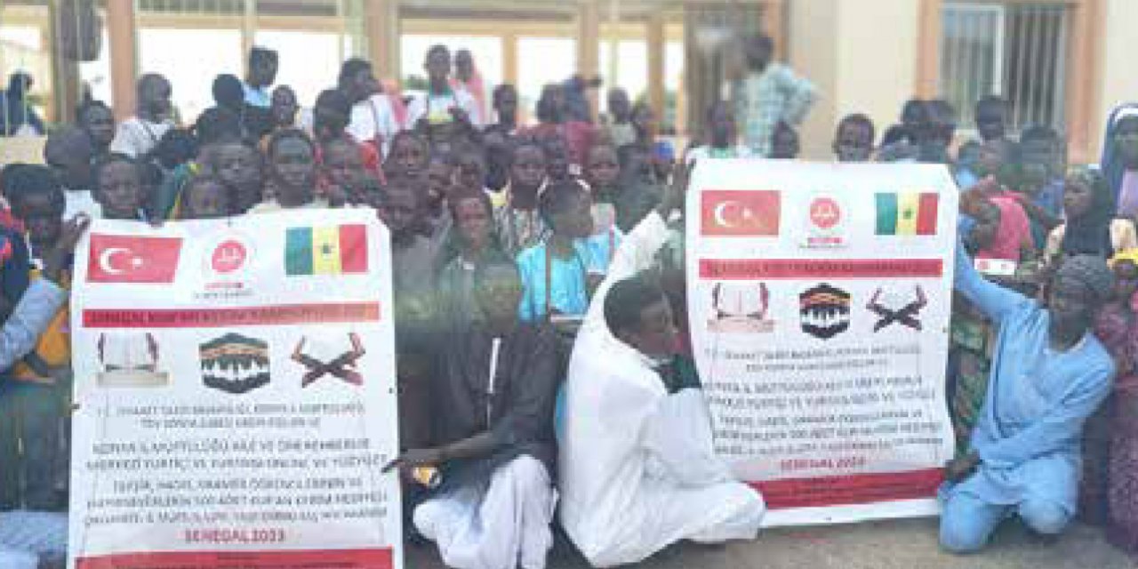 Senegalli Müslümanlara Kur’an-ı Kerim hediye edildi