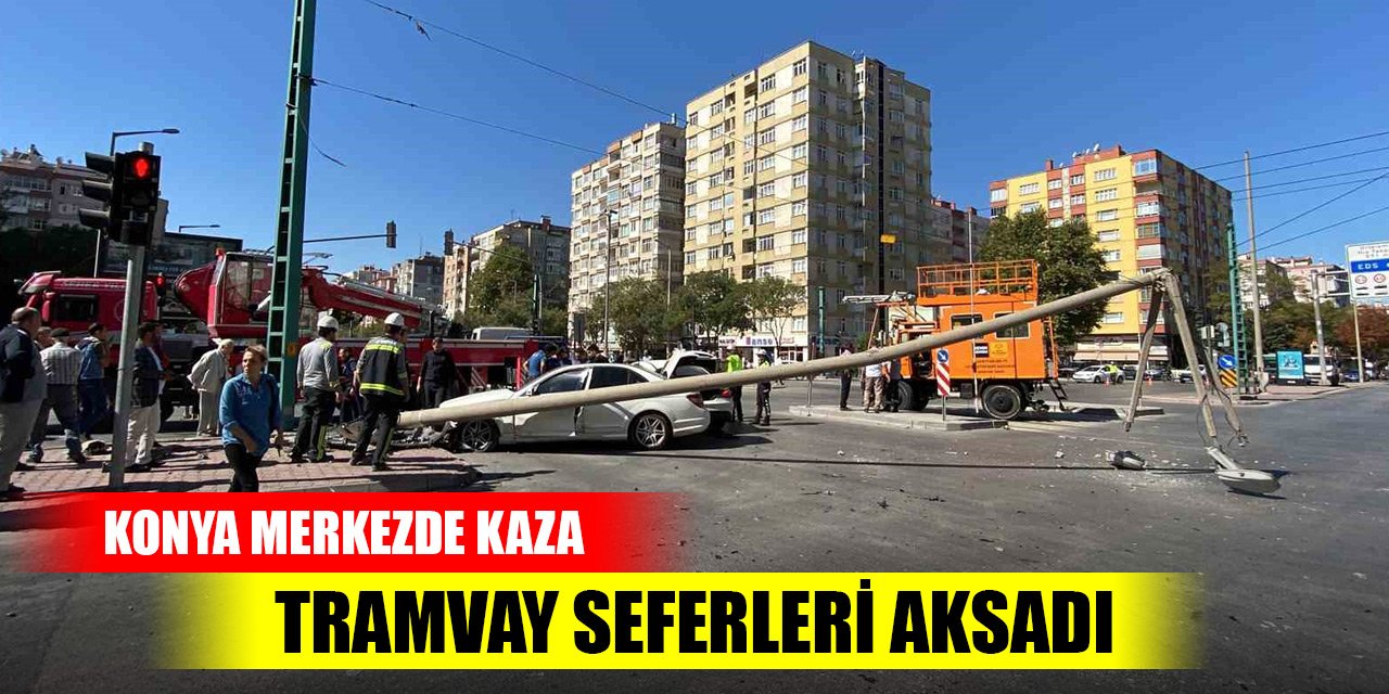 Konya'da otomobilin çarptığı direk, tramvay hattının tellerine devrildi