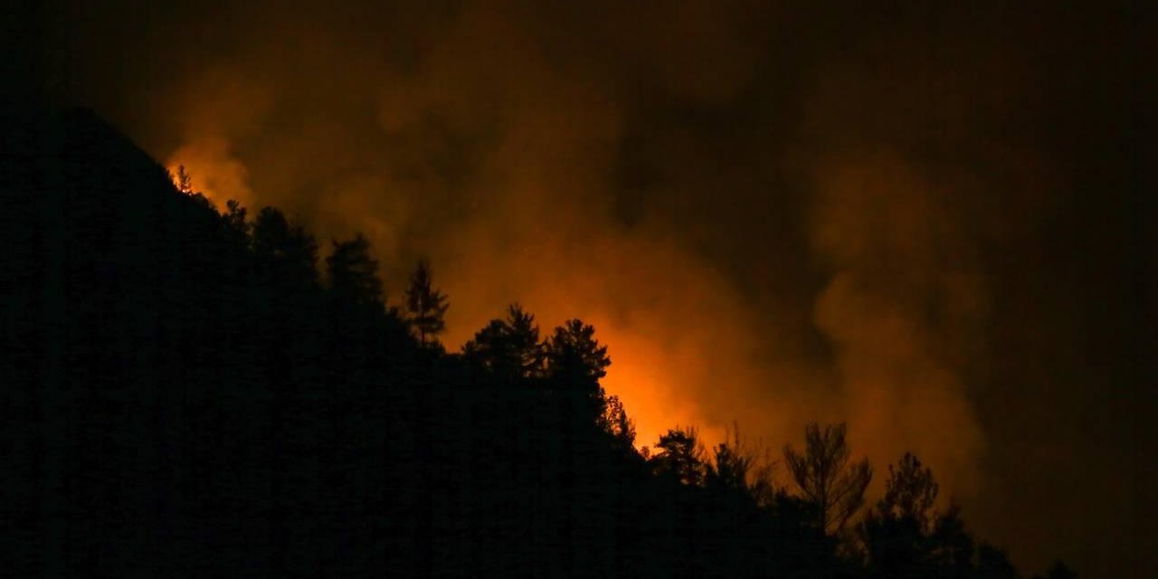 Alanya'daki orman yangınına müdahale sürüyor