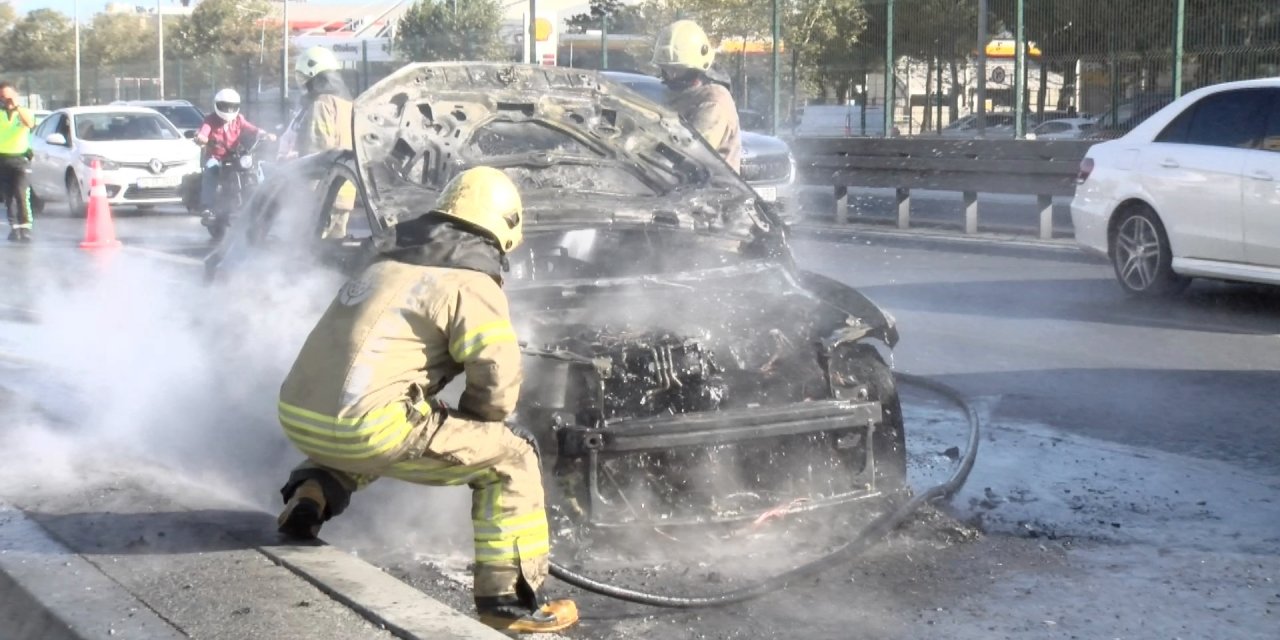 Bakımdan aldığı otomobil 5 kilometre sonra yandı