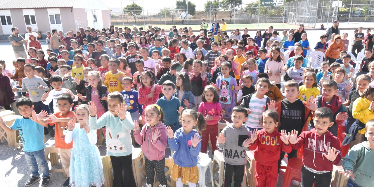 Konya'daki okullarda gösteriler başladı
