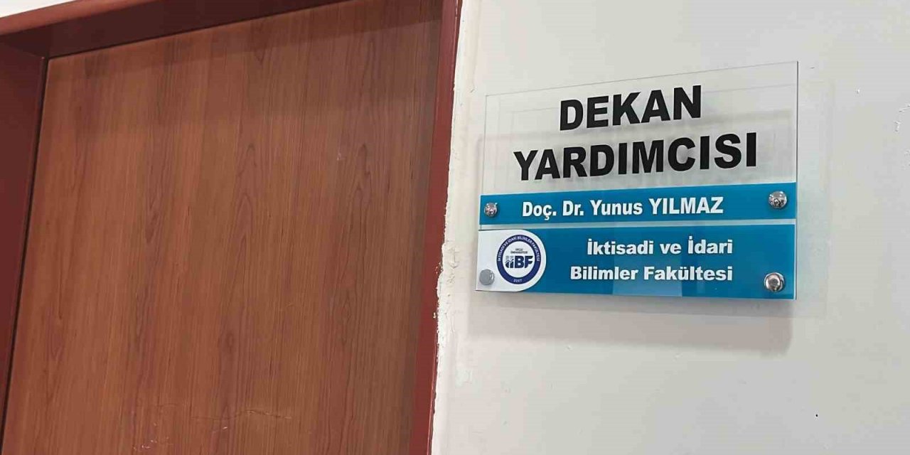 Dekan yardımcısına öğrenci bıçakla saldırdı