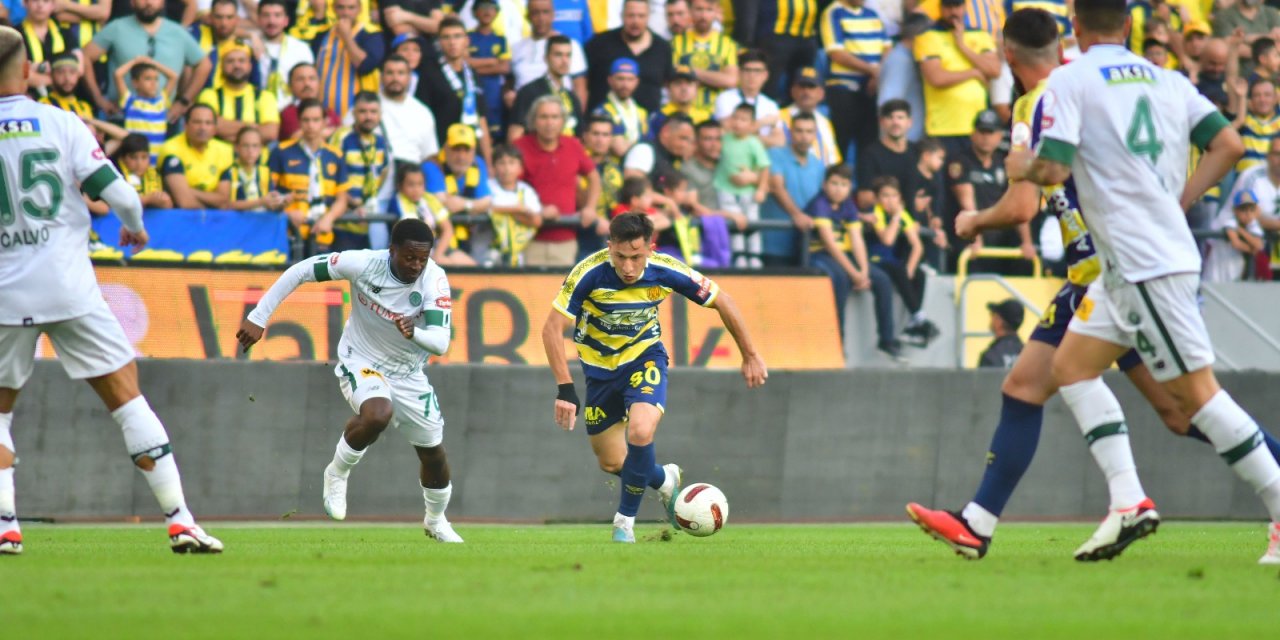 Konyaspor'da Adil formasına kavuştu