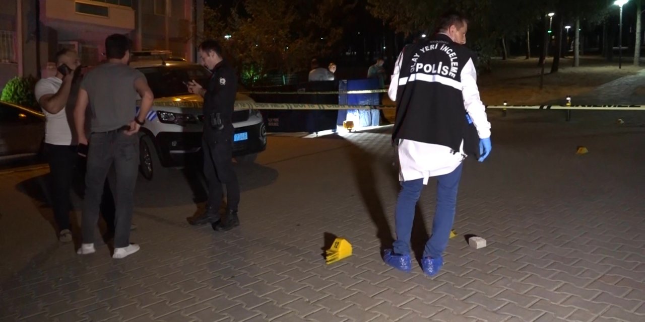 Gece kulübü işletmecisi otoparkta silahlı saldırıda öldürüldü; olay anı kamerada
