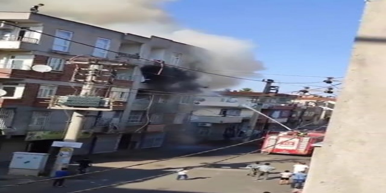 Diyarbakır'da 4 katlı binada yangın
