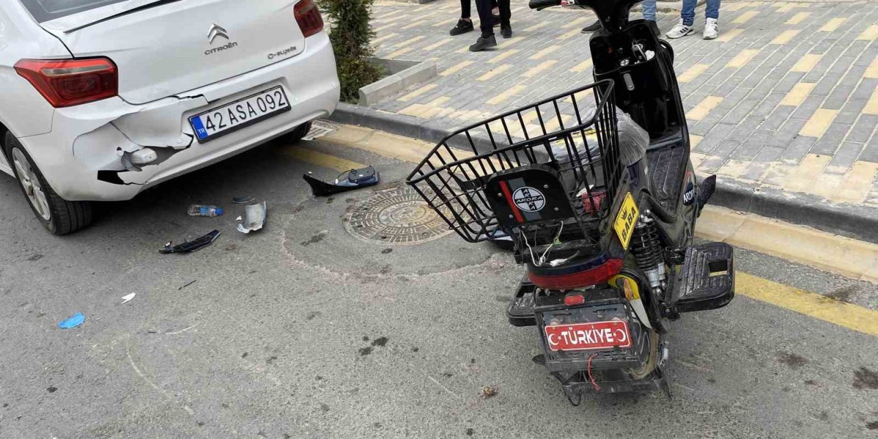 Konya'da elektrikli bisiklet otomobile çarptı