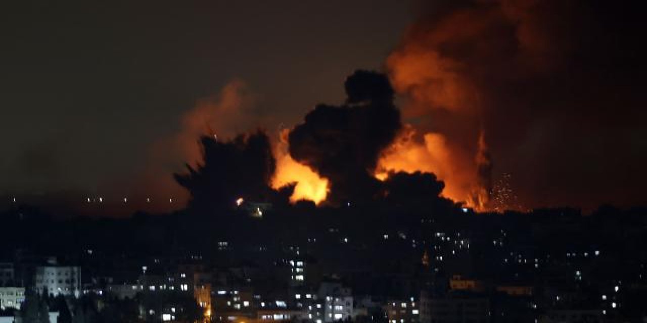 Gazze'de dumanlar yükseliyor