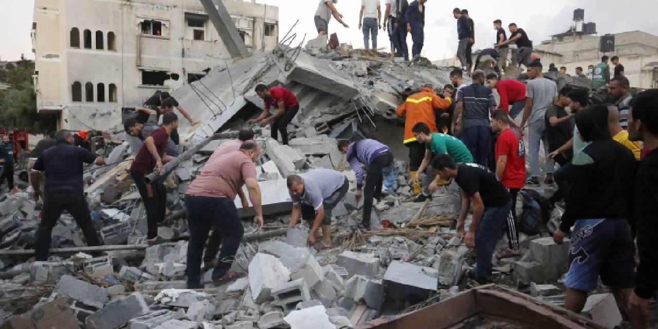 Gazze'de 1000'den fazla kişi enkaz altında