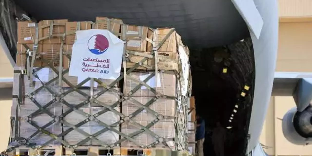 Katar, Gazze Şeridi için insani yardım taşıyan uçak yolladı