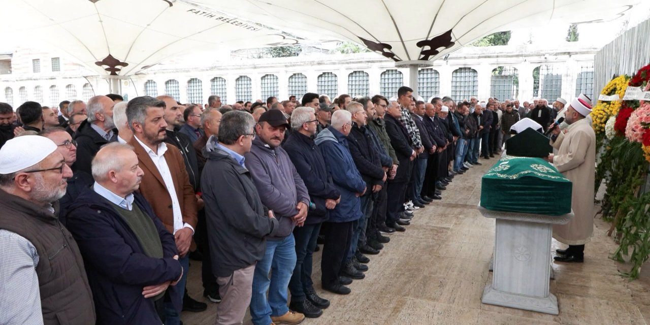 Ayasofya ve Fatih Camilerinde Filistin'de hayatını kaybedenler için gıyabi cenaze namazı kılındı
