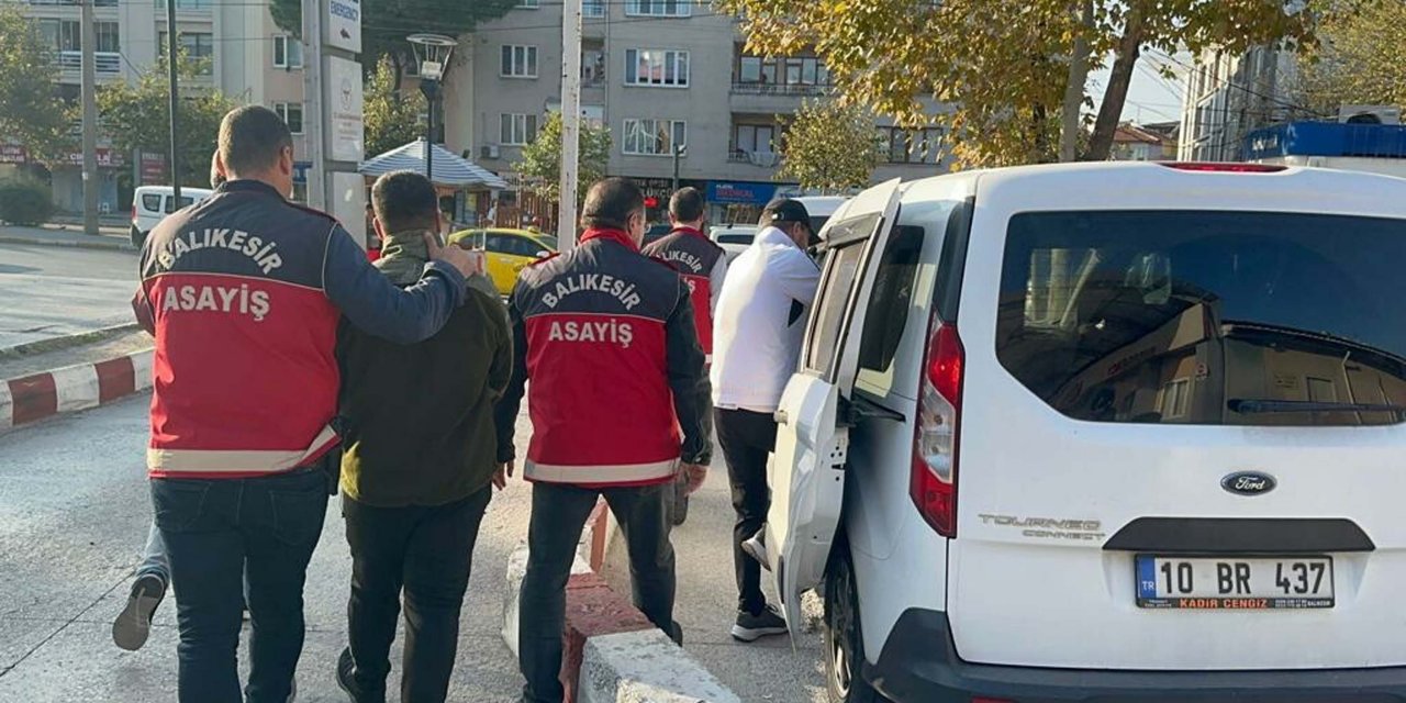 Kendilerini polis ve MİT görevlisi olarak tanıttıkları çifti, 12 milyon TL dolandırdılar