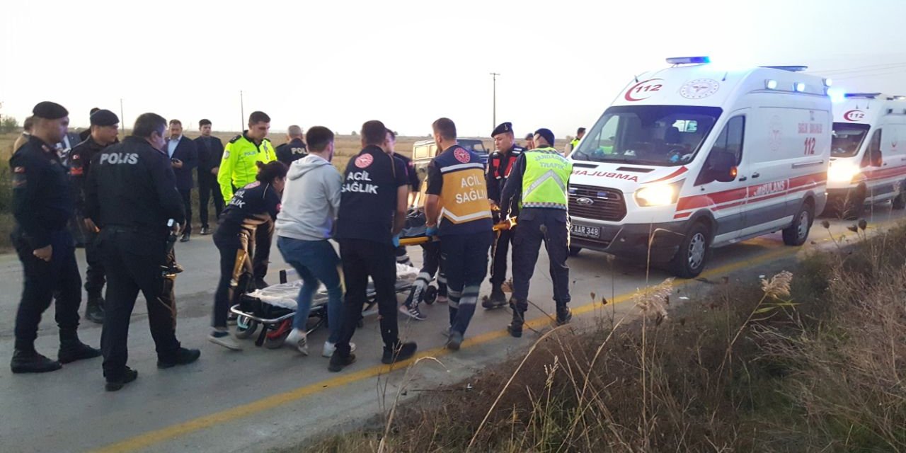 'Dur' ihtarına uymayan aracı takip eden ekip otosu, traktörle çarpıştı, 2 polis yaralandı