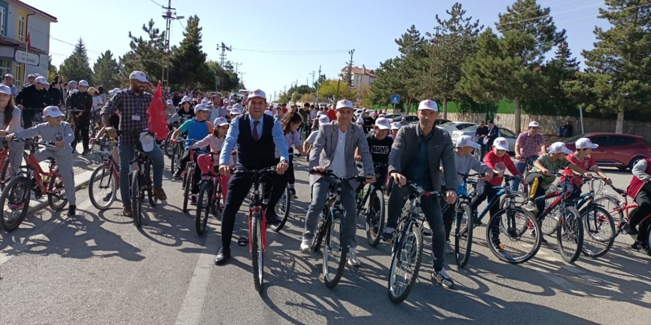 Konya Hüyük'te Cumhuriyetin 100. yılı etkinlikleri kapsamında bisiklet turu düzenlendi