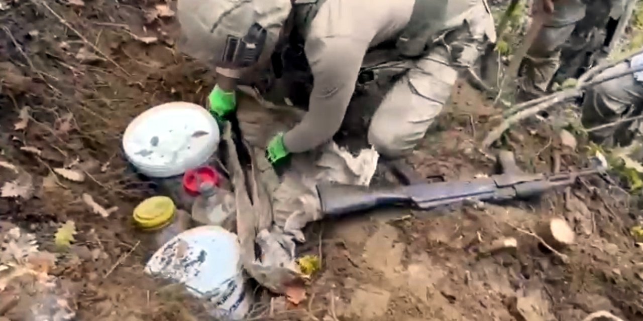 Bitlis kırsalında toprağa gömülü silah ve mühimmat ele geçirildi