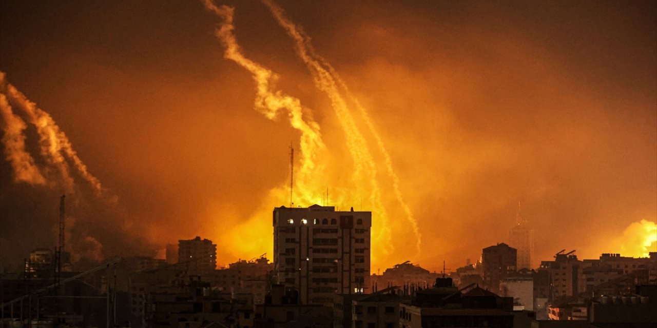 İsrail ordusu gece boyunca Gazze'yi bombardımana tuttu