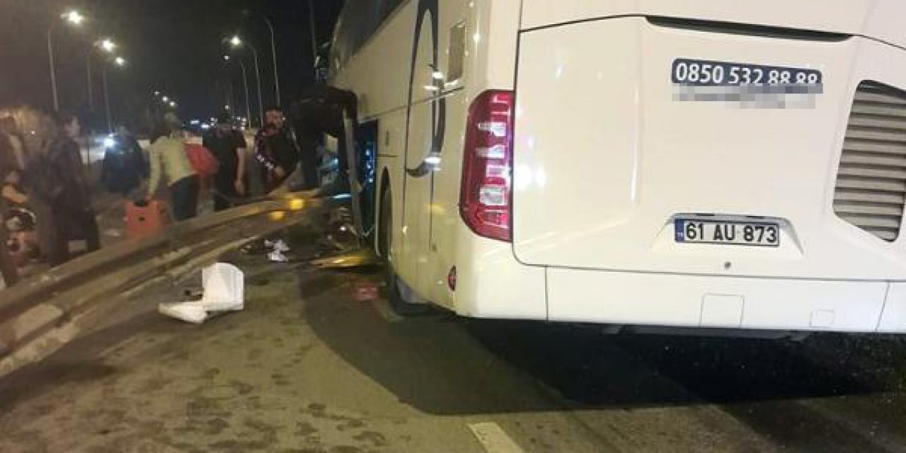 Yolcu otobüsü bariyere çarptı: 7 yaralı