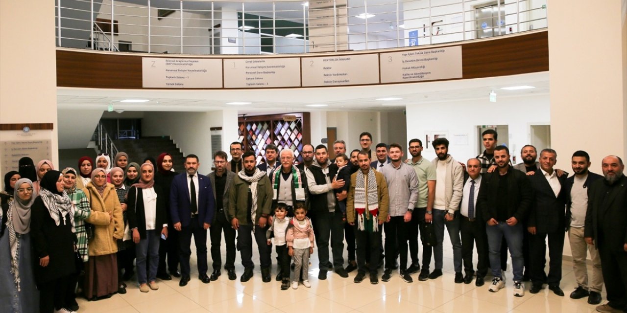 Konya'daki Filistinli öğrencilere moral ziyareti