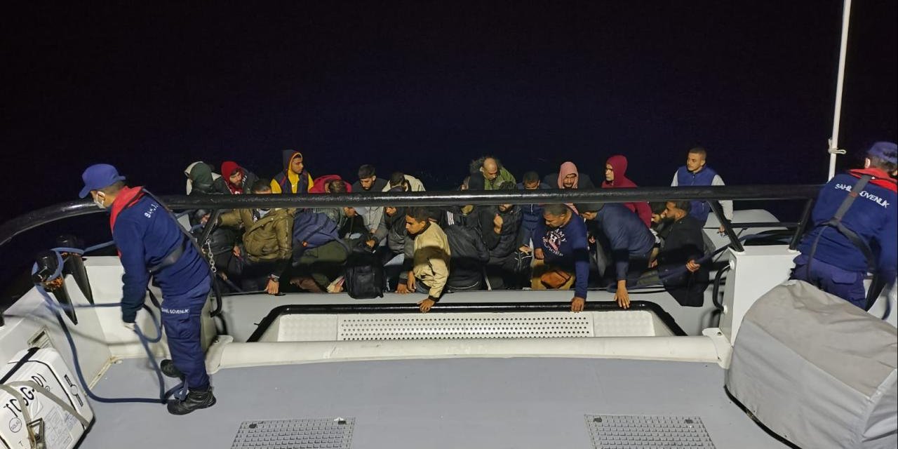 Yunanistan'ın ölüme terk ettiği 31 düzensiz göçmen kurtarıldı