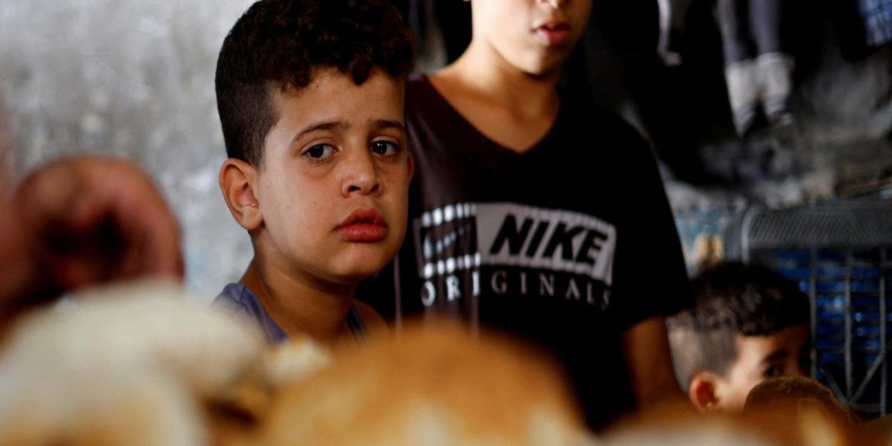 BM: Gazze'de insanlar ekmek kuyruğunda beklerken hava saldırılarına maruz kalıyor