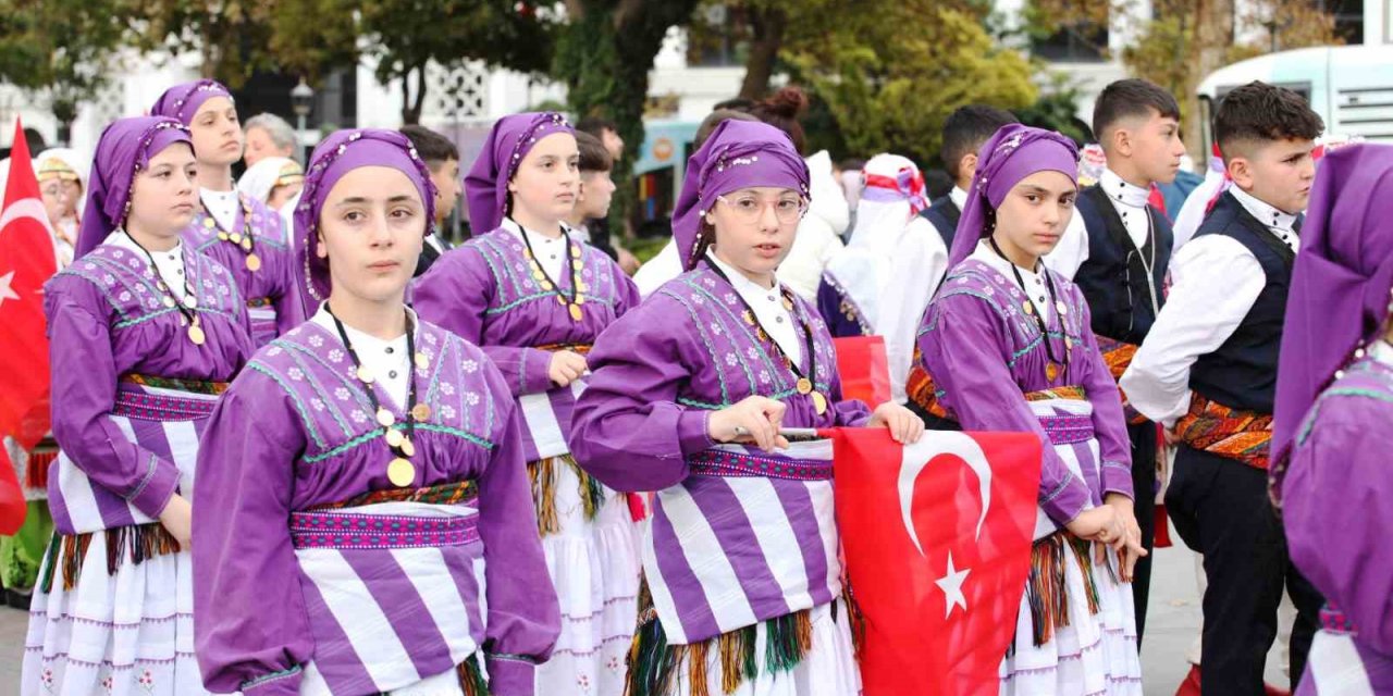 Konya’da Halk Oyunları Minikler Türkiye Şampiyonası kortejle başladı