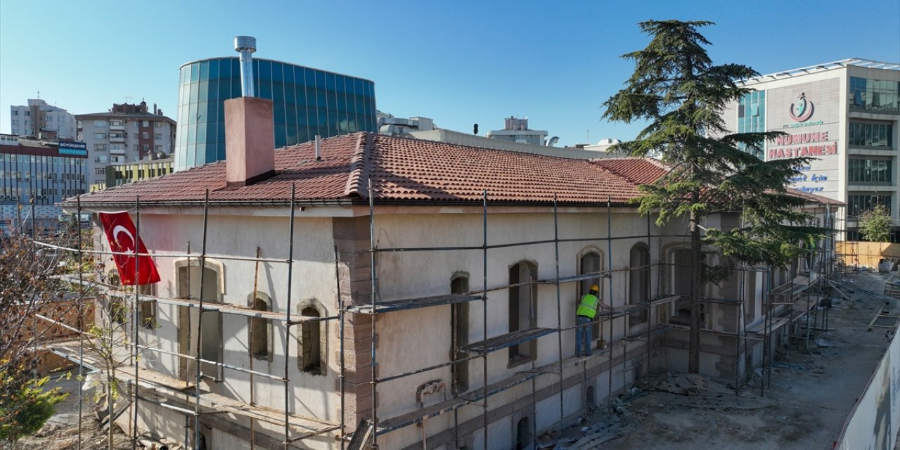 Konya'daki tarihi binanın restorasyonu sürüyor