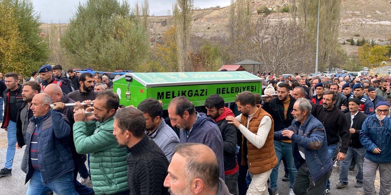 Başına cisimle vurularak öldürülen kadının kocası ve oğulları gözaltında