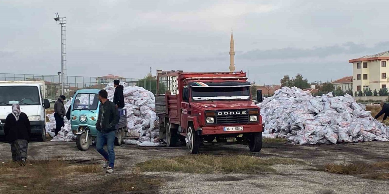Konya'da kömür dağıtımı başladı! 46 mahallede ihtiyaç sahiplerine verilecek