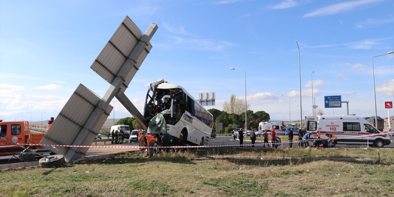 Konya’ya turist getiren otobüsün yaptığı kazadan acı haber geldi!